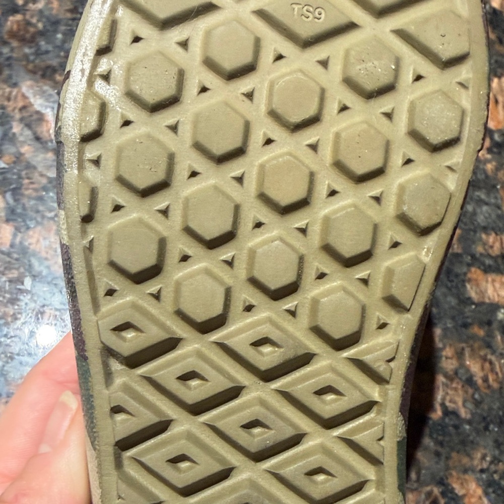 Vans Kids Camo Slip-On Shoes - Picture 4 of 5